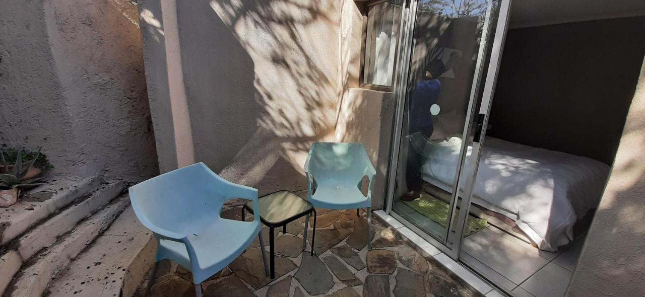 Self-Catering Studio, Unit 3 On Krupp Windhoek Ngoại thất bức ảnh